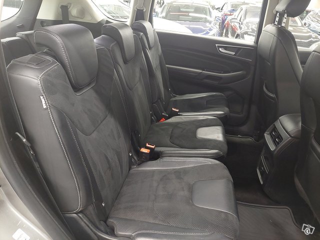 Ford S-Max 11