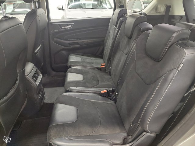 Ford S-Max 12