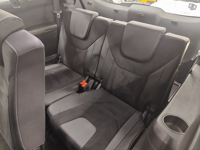 Ford S-Max 13