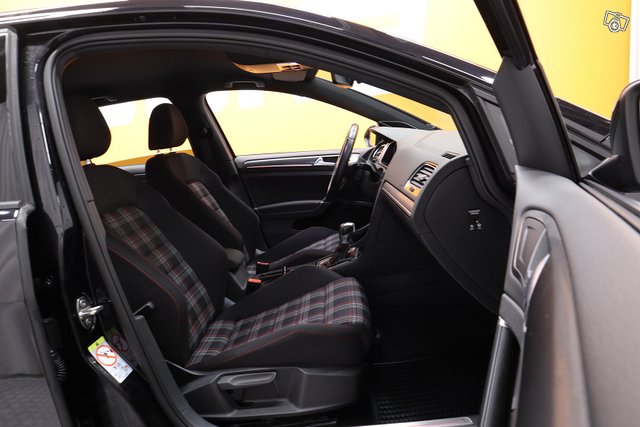 Volkswagen Golf 12