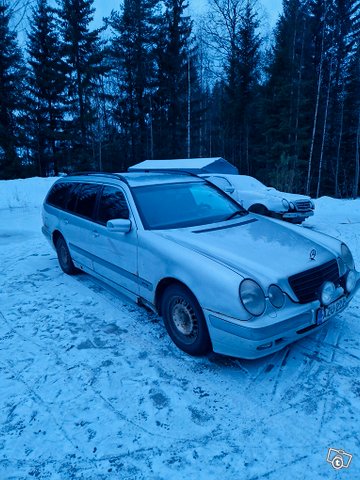 Mercedes-Benz E 220, kuva 1