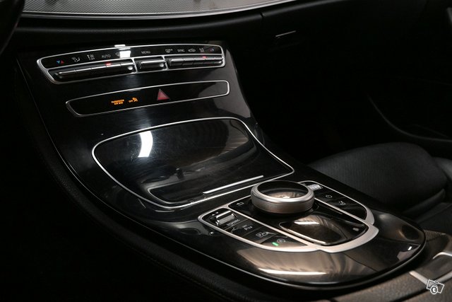 Mercedes-Benz E 23