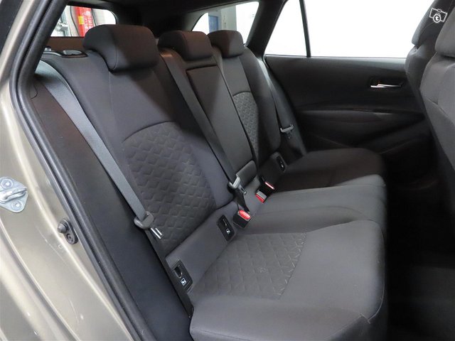 Toyota Corolla 16