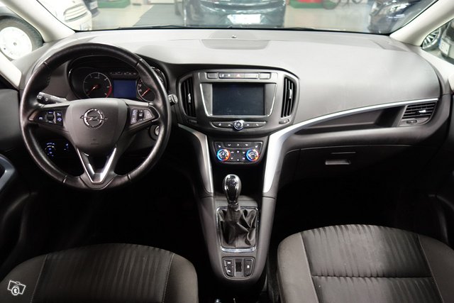 Opel Zafira 8