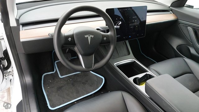 Tesla Model 3 19