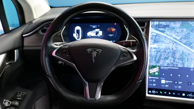 Tesla Model X 21