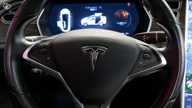 Tesla Model X 23