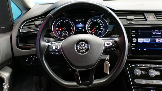 Volkswagen TOURAN 19