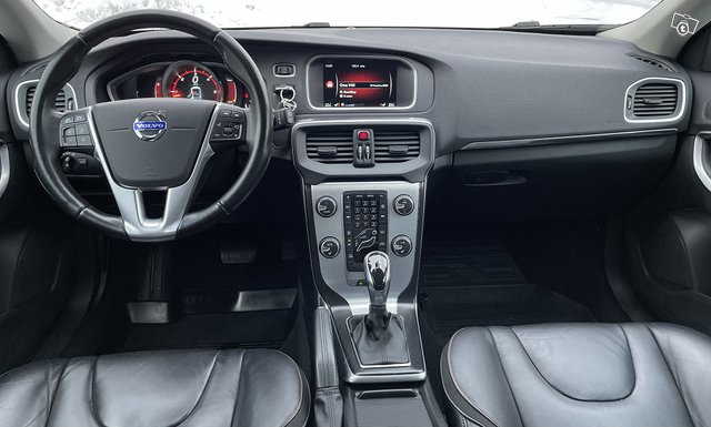Volvo V40 11