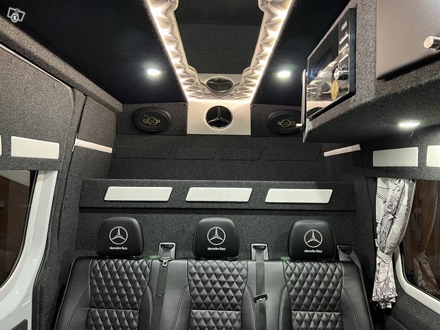 Mercedes-Benz Sprinter 11