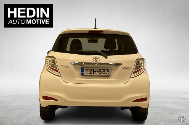 TOYOTA Yaris 3