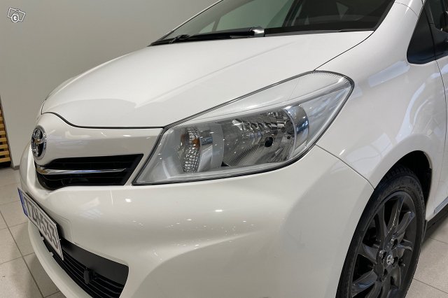 TOYOTA Yaris 13