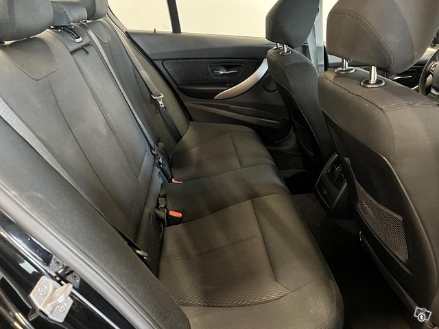 BMW 330 13