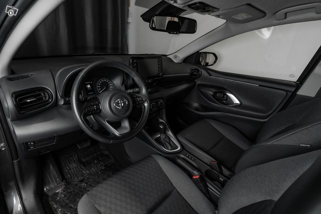 Toyota Yaris 8