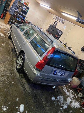 Volvo V70 3