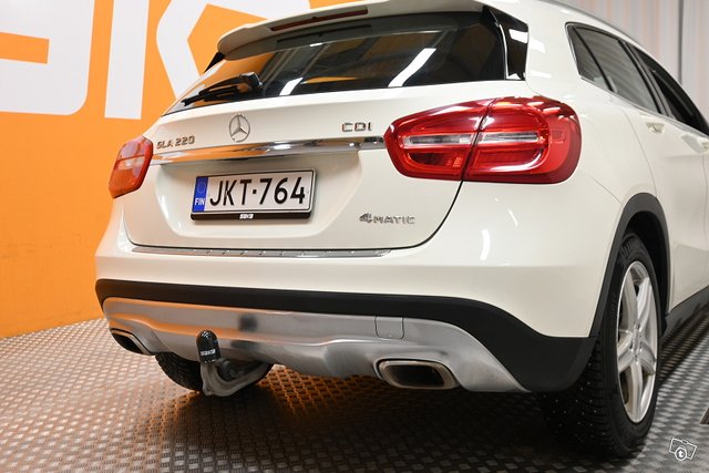 Mercedes-Benz GLA 8