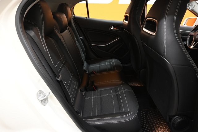 Mercedes-Benz GLA 12