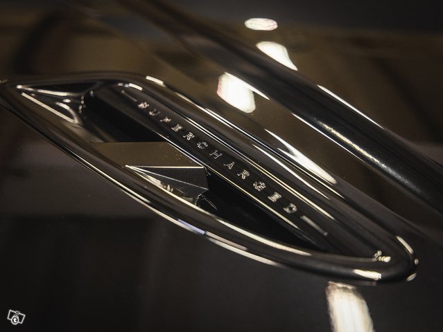 Jaguar XKR 13