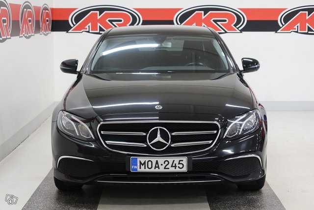 MERCEDES-BENZ E 2