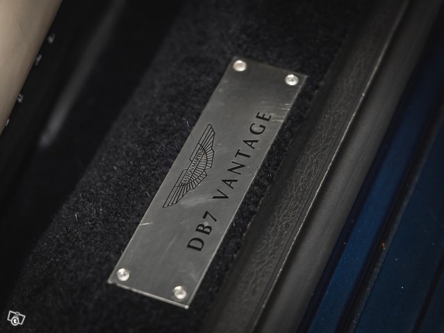 Aston Martin DB7 9