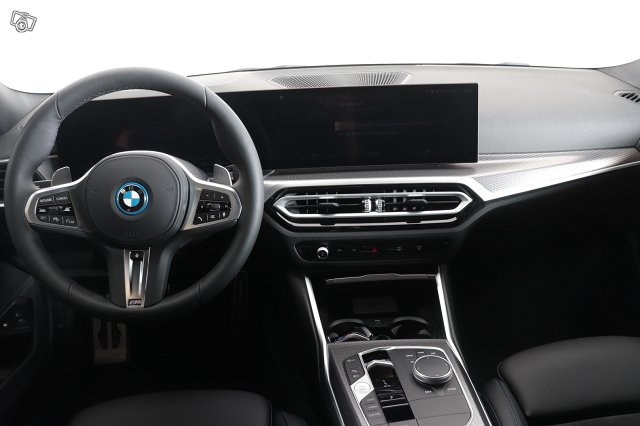 BMW 3-SARJA 13
