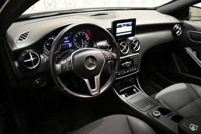 Mercedes-Benz A 8