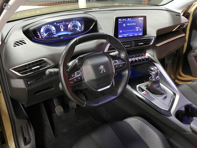 PEUGEOT 3008 7