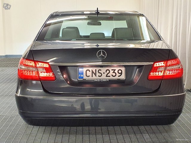 Mercedes-Benz E 8