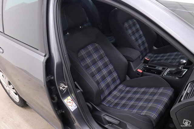 Volkswagen Golf 10
