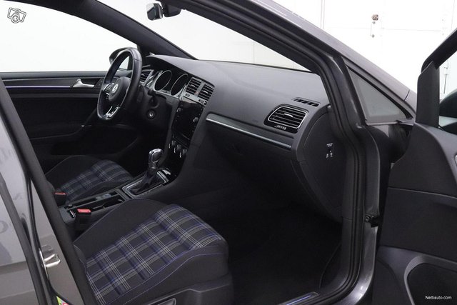 Volkswagen Golf 11