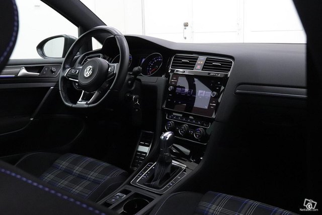 Volkswagen Golf 12