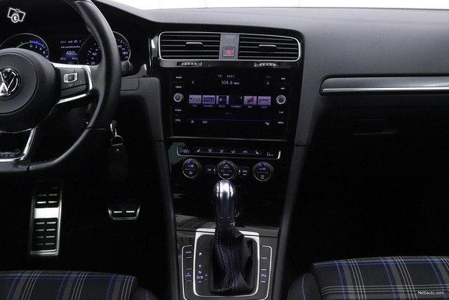Volkswagen Golf 15