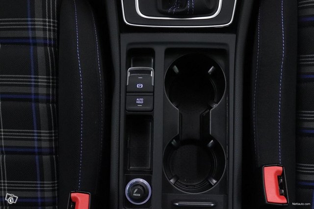 Volkswagen Golf 21