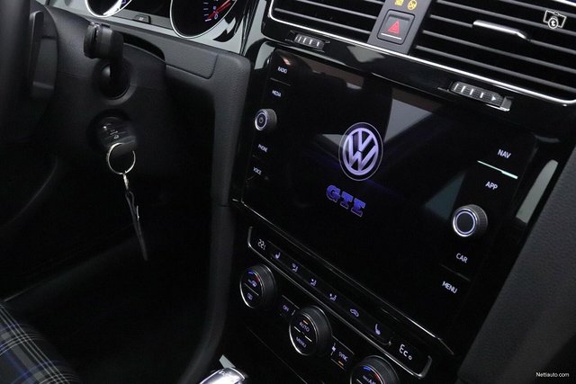 Volkswagen Golf 25