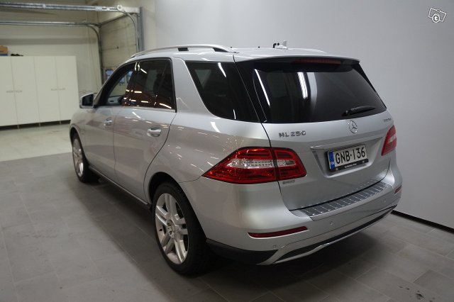 MERCEDES-BENZ ML 4