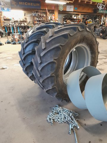 Paripyörät/Levikepyörät 540/65R28 Continental 1