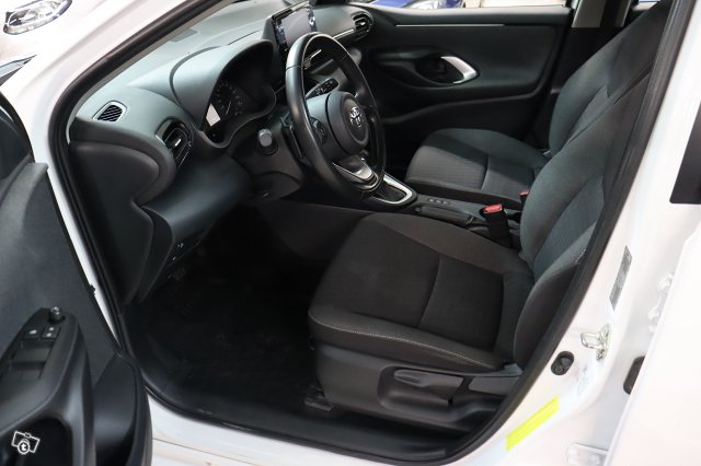 Toyota YARIS 8