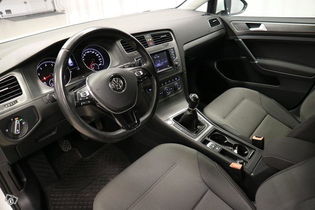 Volkswagen GOLF 8