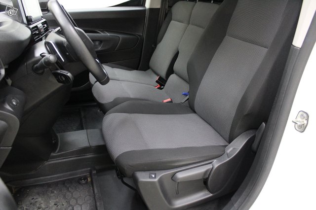 Peugeot PARTNER 8