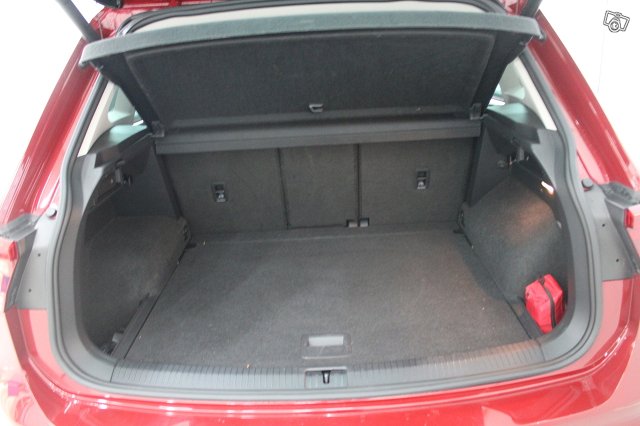 Volkswagen TIGUAN 9