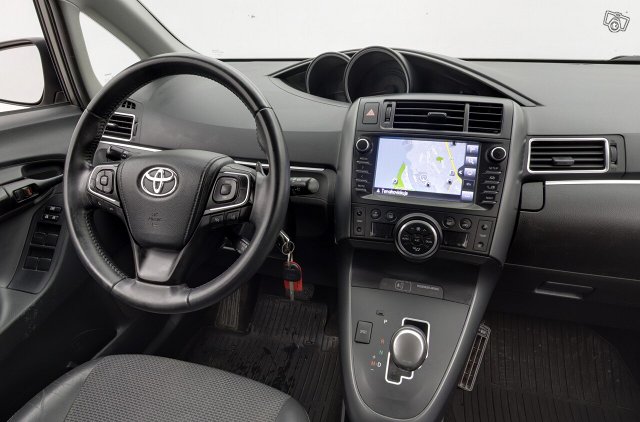 Toyota VERSO 9