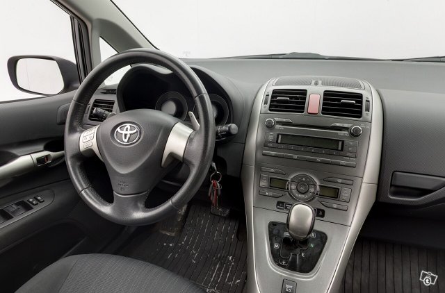 Toyota AURIS 9