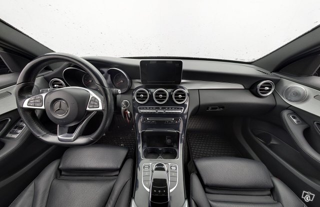 Mercedes-Benz C 8
