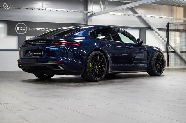Porsche Panamera 6