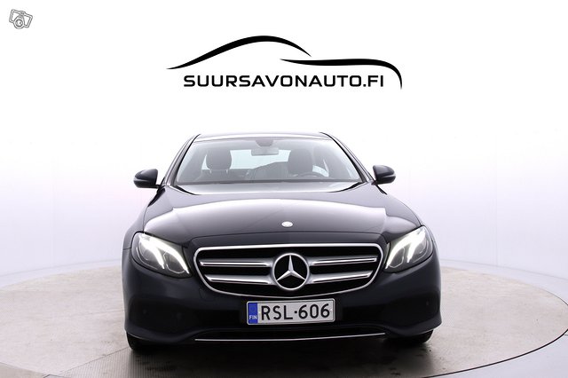 MERCEDES-BENZ E 8