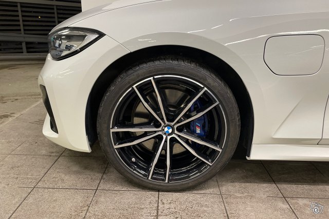 BMW 330 11