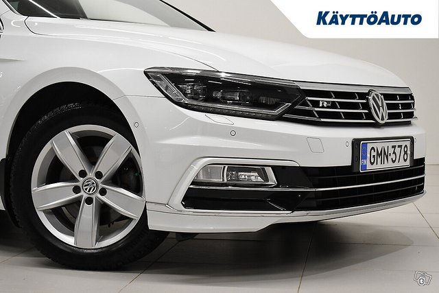VOLKSWAGEN Passat 25