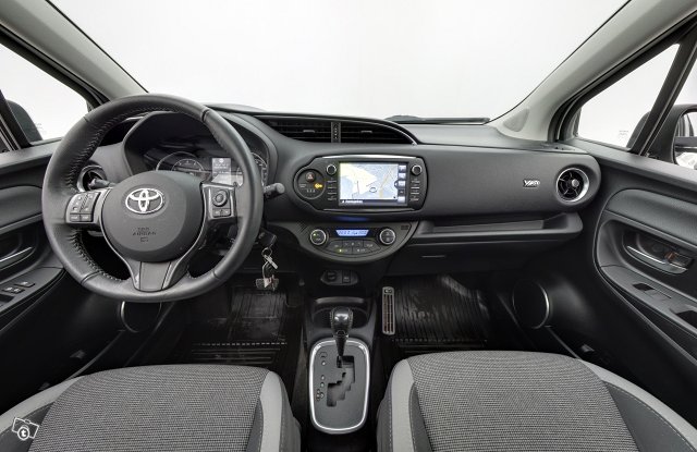 TOYOTA YARIS 10