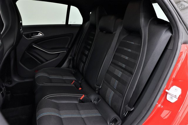 Mercedes-Benz CLA 10