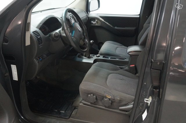 NISSAN Navara 4